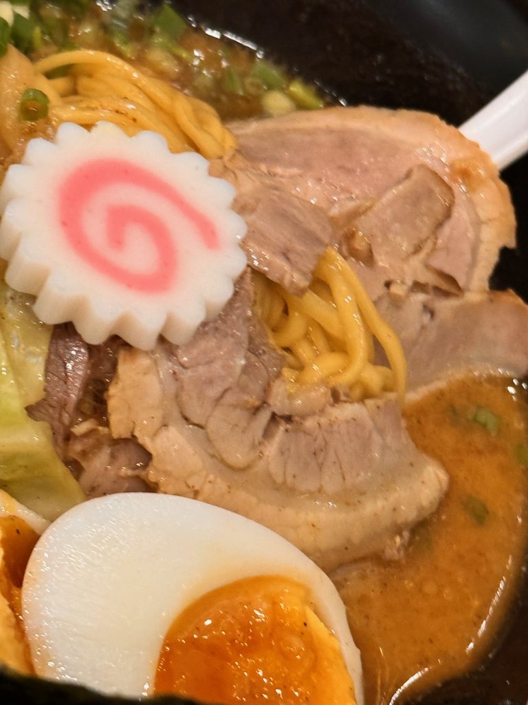 Ramen Ippudo:  около-японская сеть в Тае, вкусная.
