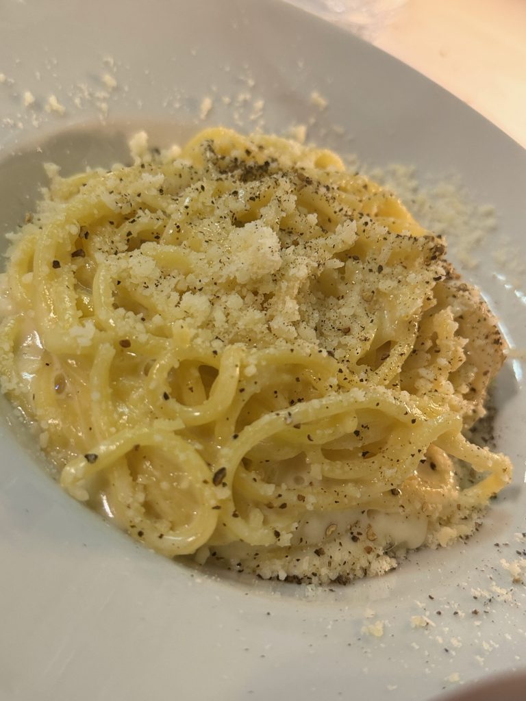 roscioli salumeria con cucina: траттория и лавка в вечном, где всё как раньше.